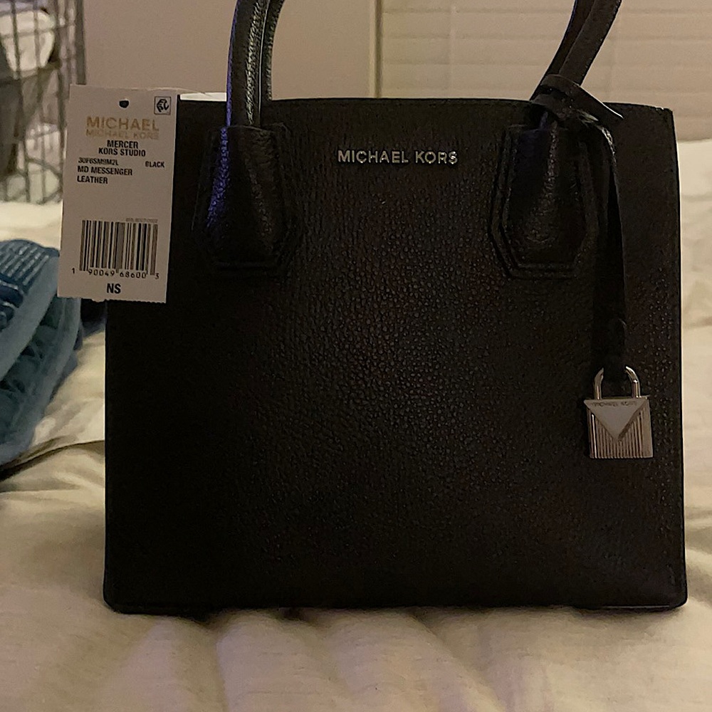 Small Michael Kors MD Messenger